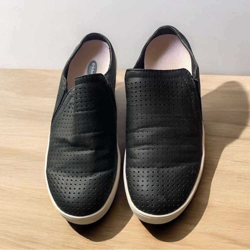 6M Dr. Scholls Be Free Shoes open back sneaker like. Pleather. Black & White.
